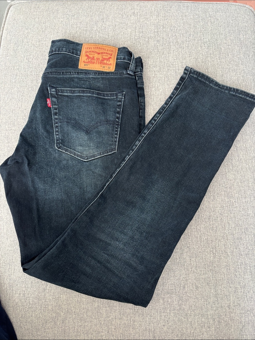 Levi's Men's Black Slim Straight Jeans with Subtle Fading